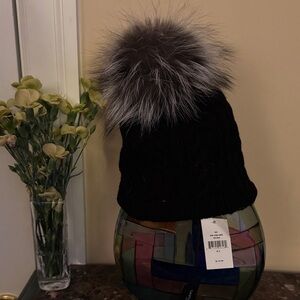 New w/Tags Saks 100% cashmere Black Knit Beanie with Faux Fur Pom
